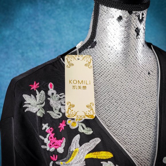 NWT KOMILI | Black Embroidered Tab-Sleeve V-Neck Swing Top - Large - Picture 5 of 9